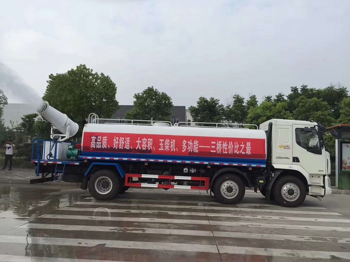 東風(fēng)柳汽乘龍18方灑水抑塵綠化噴灑車(chē)圖片