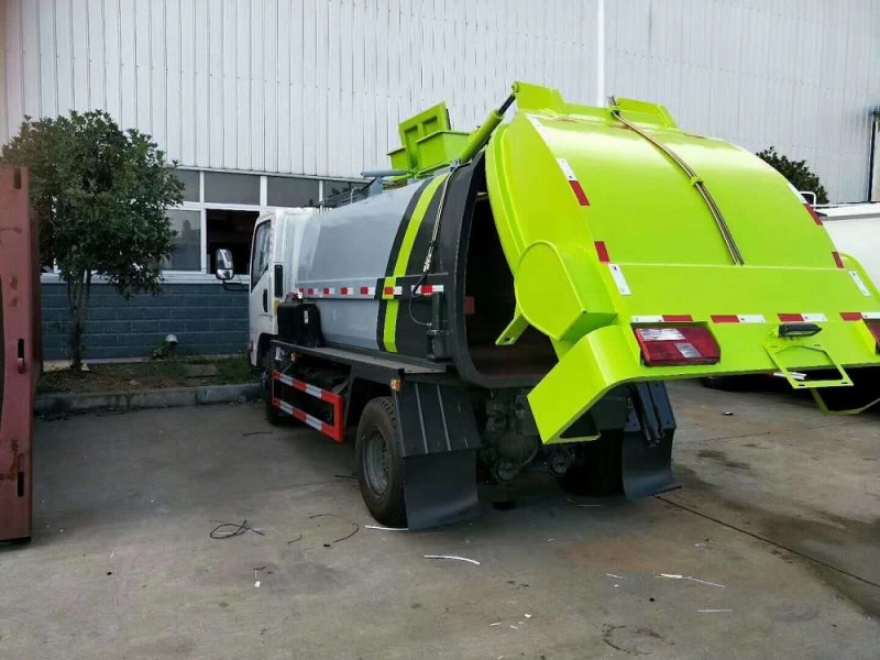 江鈴4.5方餐廚垃圾車