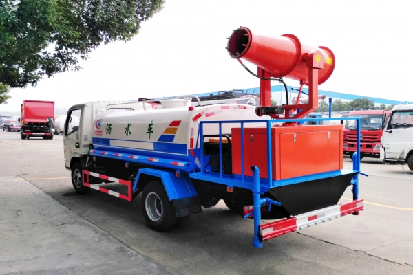 東風小多利卡綠化噴灑車(4.5立方、30米霧炮機)圖片