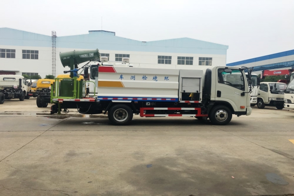 大運多功能抑塵車(5噸、30米霧炮機)圖片