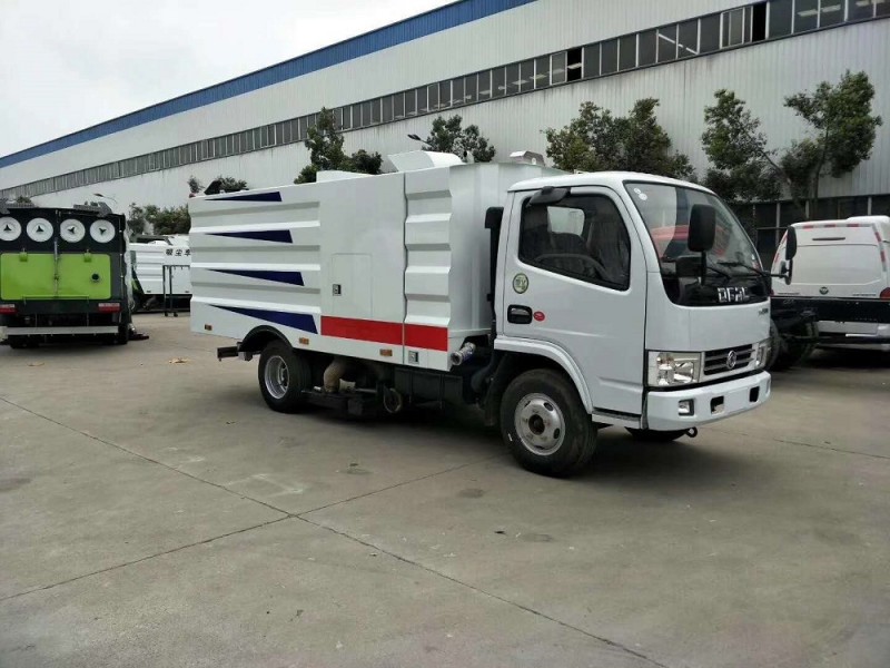 東風小多利卡5方吸塵車