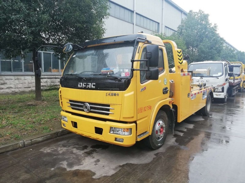 東風(fēng)大多利卡一拖一清障車(chē)