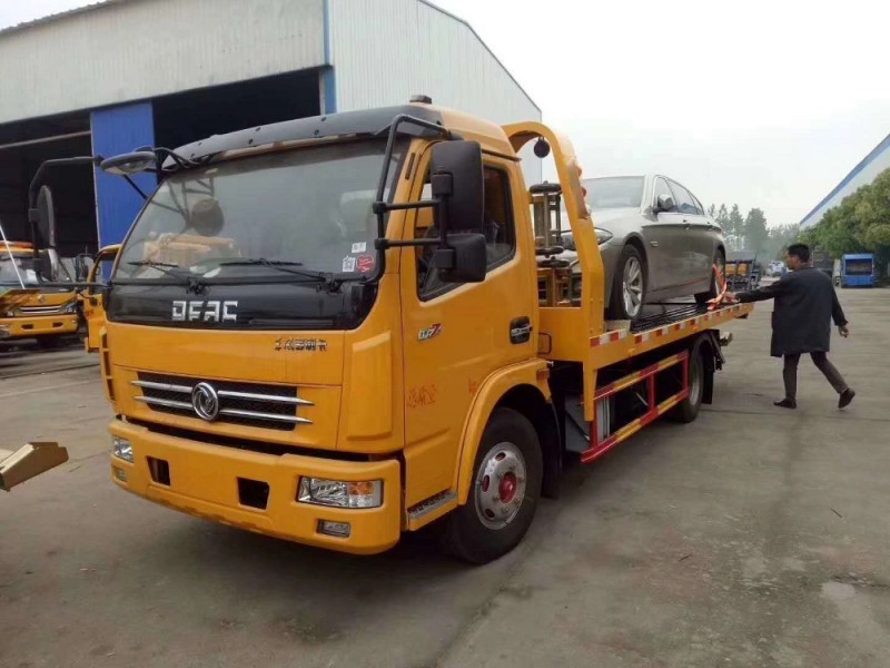 東風大多利卡一拖二清障車