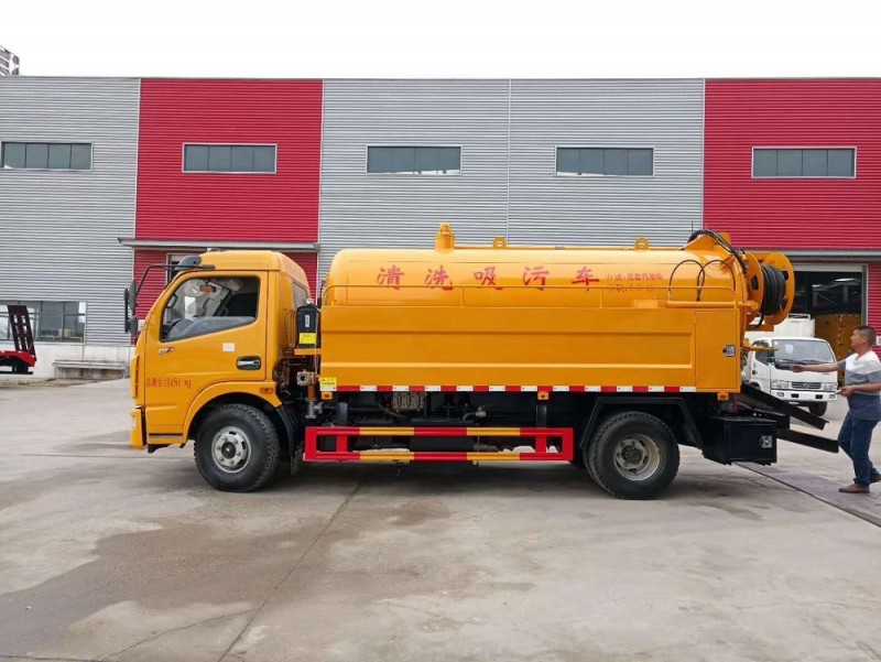 東風(fēng)多利卡清洗吸污車