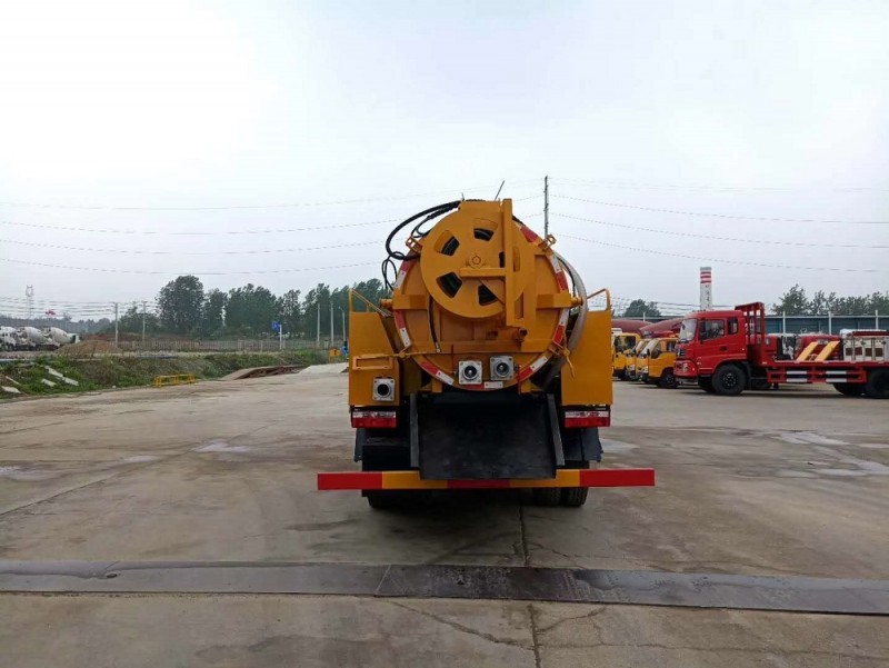 東風(fēng)多利卡清洗吸污車