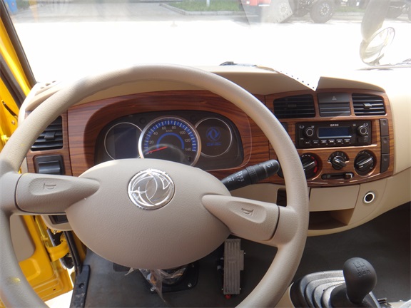 東風雙排座8-10米平臺升降高空作業車 東風雙排座8-10米平臺升降高空作業車圖片