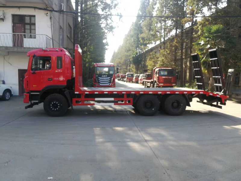 江淮后八輪平板運(yùn)輸車 江淮后八輪平板運(yùn)輸車圖片