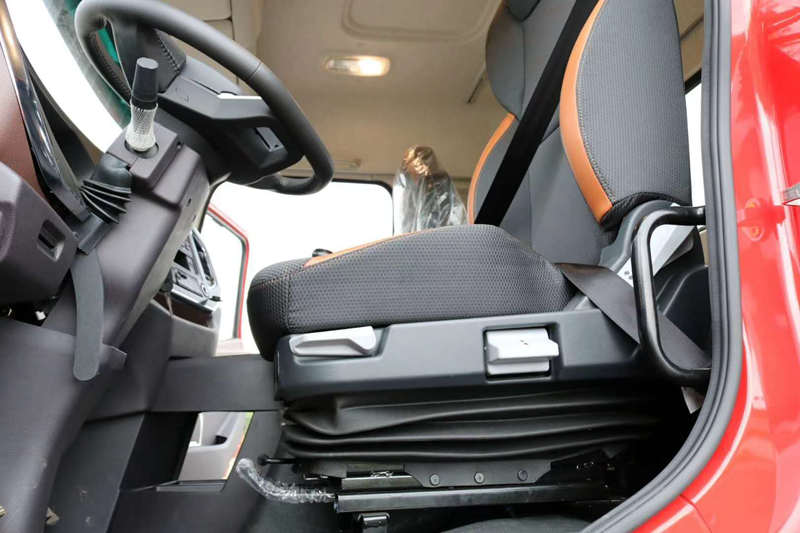 陜汽軒德翼6后八輪隨車吊 陜汽軒德翼6后八輪隨車吊圖片