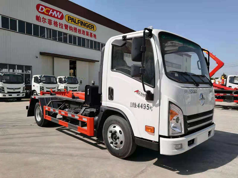 大運(yùn)勾臂式垃圾車(chē)(藍(lán)牌)