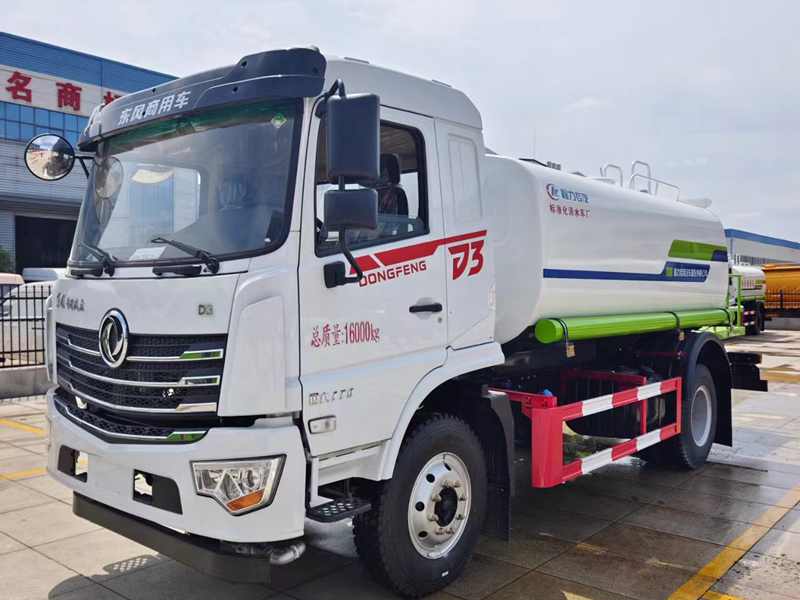 東風專底D3灑水車(12方)